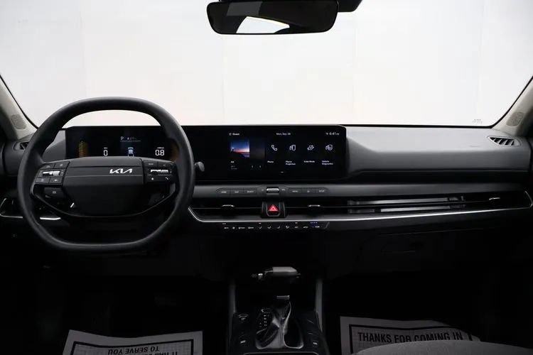 Used 2025 Kia K4 FWD image 18