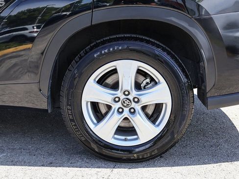 Used 2024 Toyota Highlander LE image 19