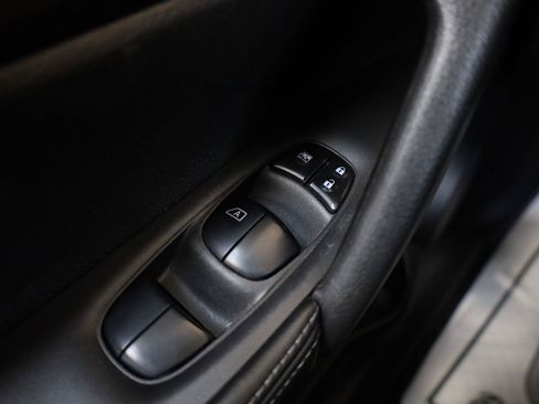 Used 2018 Nissan Rogue SV AWD/4WD image 35