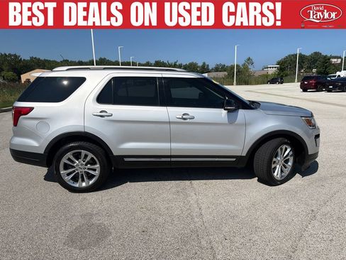 Used 2018 Ford Explorer XLT w/ Equipment Group 202A FWD image 2
