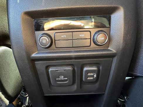 Used 2023 Chevrolet Traverse RS AWD/4WD image 15
