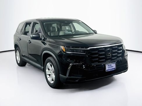 Used 2023 Honda Pilot LX image 3