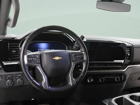 Used 2022 Chevrolet Silverado 1500 LT AWD/4WD image 9