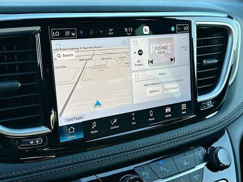 Used 2025 Chrysler Pacifica Pinnacle FWD image 15