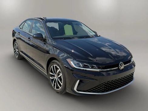 Used 2025 Volkswagen Jetta SE FWD image 1