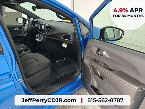 New 2026 Chrysler Pacifica Select w/ S Appearance Package AWD/4WD image 29