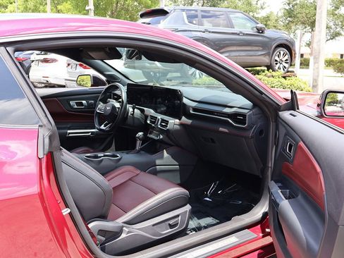 Used 2025 Ford Mustang GT Premium RWD image 28