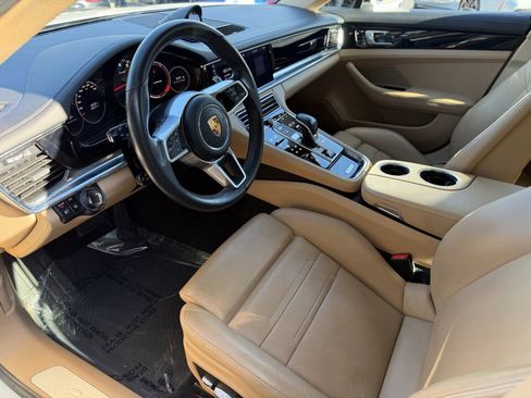 Used 2020 Porsche Panamera image 24