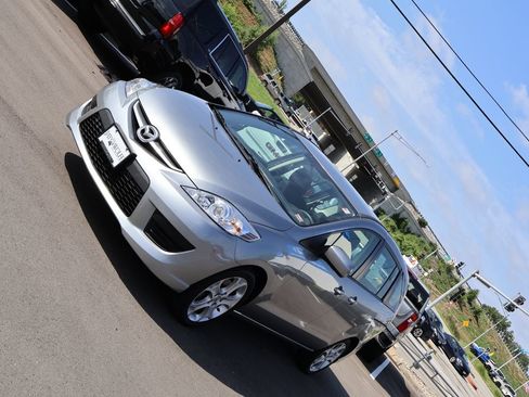 Used 2010 MAZDA MAZDA5 Sport FWD image 3