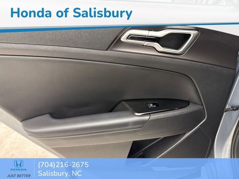 Used 2023 Kia Sportage EX image 16