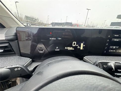 Certified 2025 Nissan Kicks SV image 15