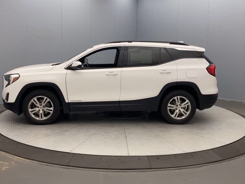 Used 2020 GMC Terrain SLE w/ Driver Convenience Package AWD/4WD image 2