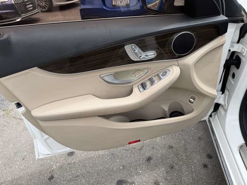 Used 2015 Mercedes-Benz C 300 Sedan image 8