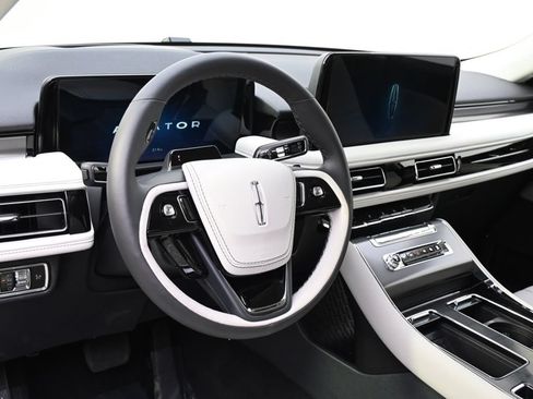New 2026 Lincoln Aviator AWD image 11