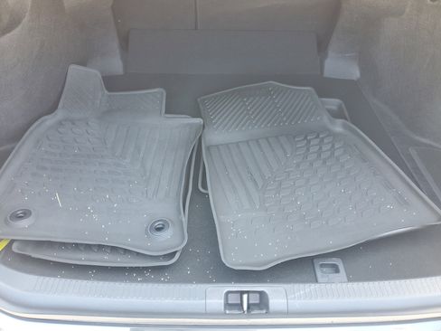 Used 2025 Toyota Camry SE image 9