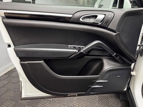 Used 2018 Porsche Cayenne image 37