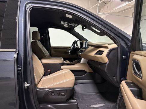 Used 2021 Chevrolet Suburban Premier AWD/4WD image 22