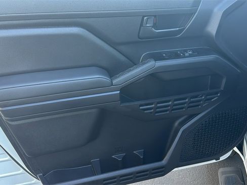 Used 2025 Toyota Tacoma SR image 18