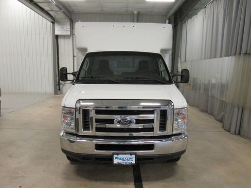 Used 2019 Ford E-450 and Econoline 450 Super Duty w/ Power Windows & Locks Group RWD image 7