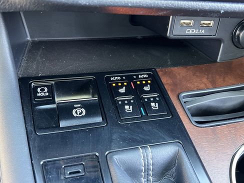 Used 2020 Lexus RX 350L Premium w/ Premium Package image 31