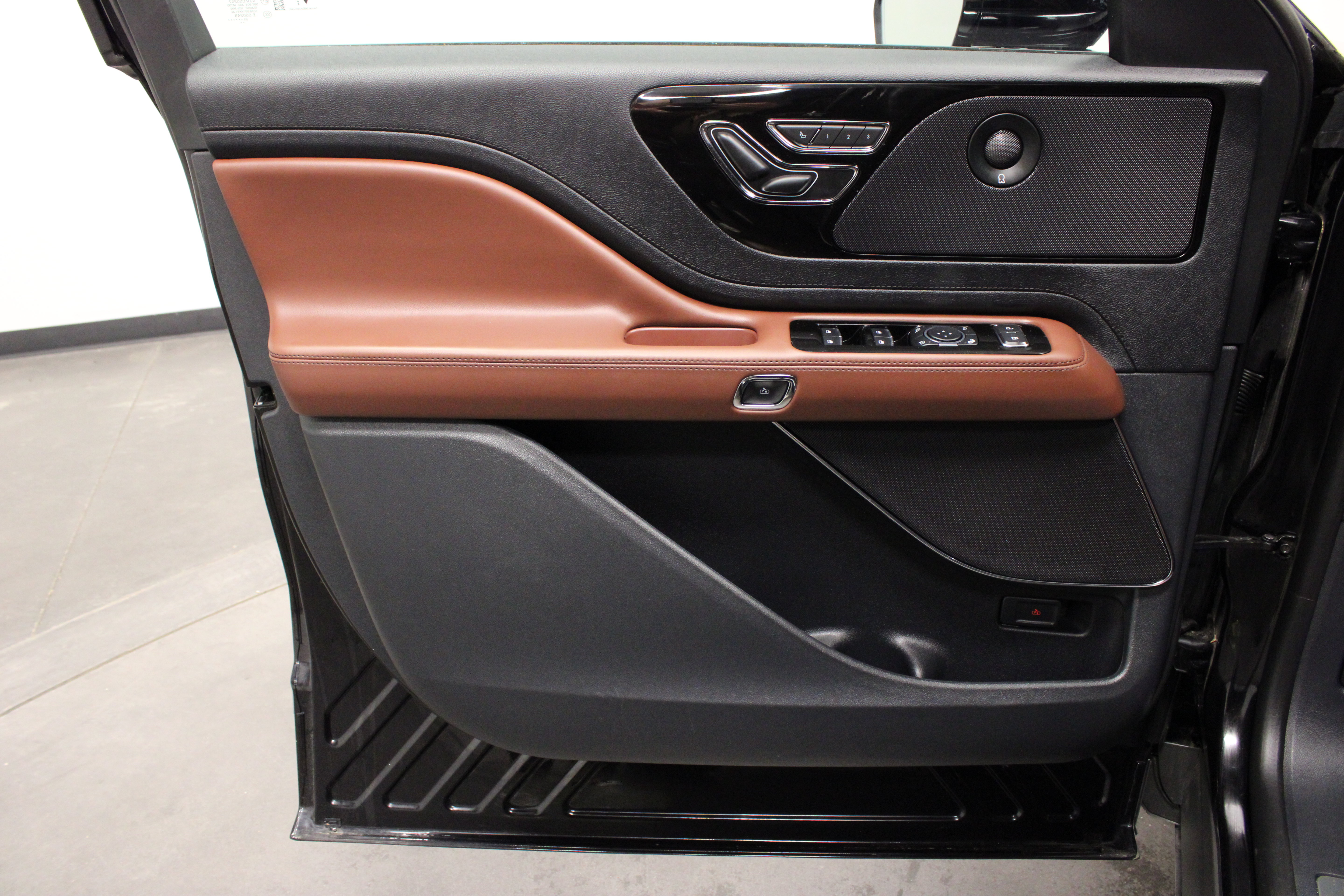 Used 2025 Lincoln Aviator Reserve AWD/4WD image 20