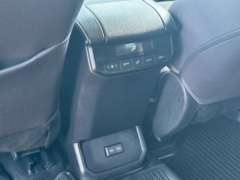 Used 2023 Toyota Highlander LE FWD image 38