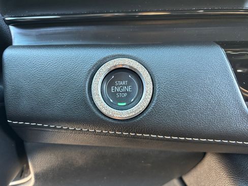 Used 2024 Cadillac Escalade Premium Luxury image 28