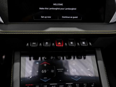 Used 2025 Lamborghini Urus SE image 26