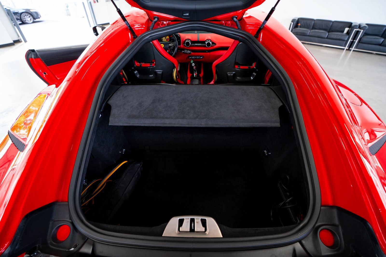Used 2020 Ferrari 812 Superfast RWD image 95