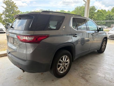 Used 2019 Chevrolet Traverse LT FWD image 3