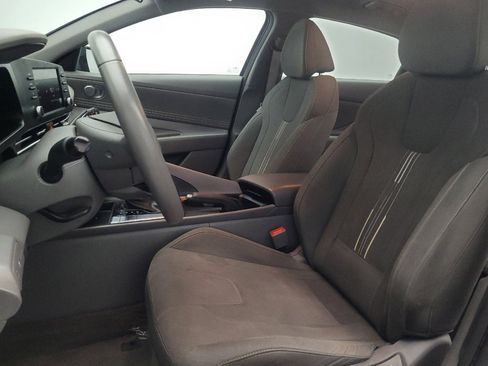 Used 2025 Hyundai Elantra Sport FWD image 17
