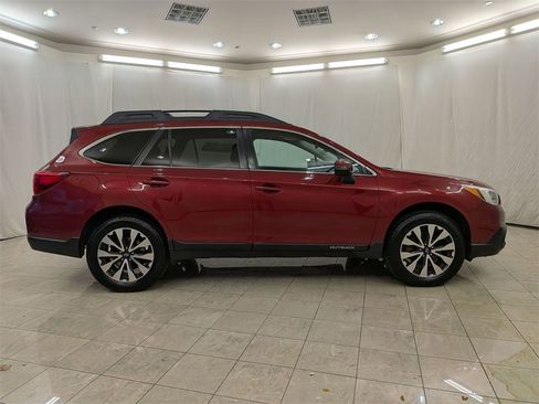 Used 2017 Subaru Outback 3.6R Limited image 11