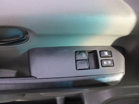 Used 2019 Nissan NV 2500 S image 12