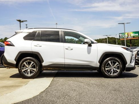 Used 2019 Toyota RAV4 LE FWD image 9