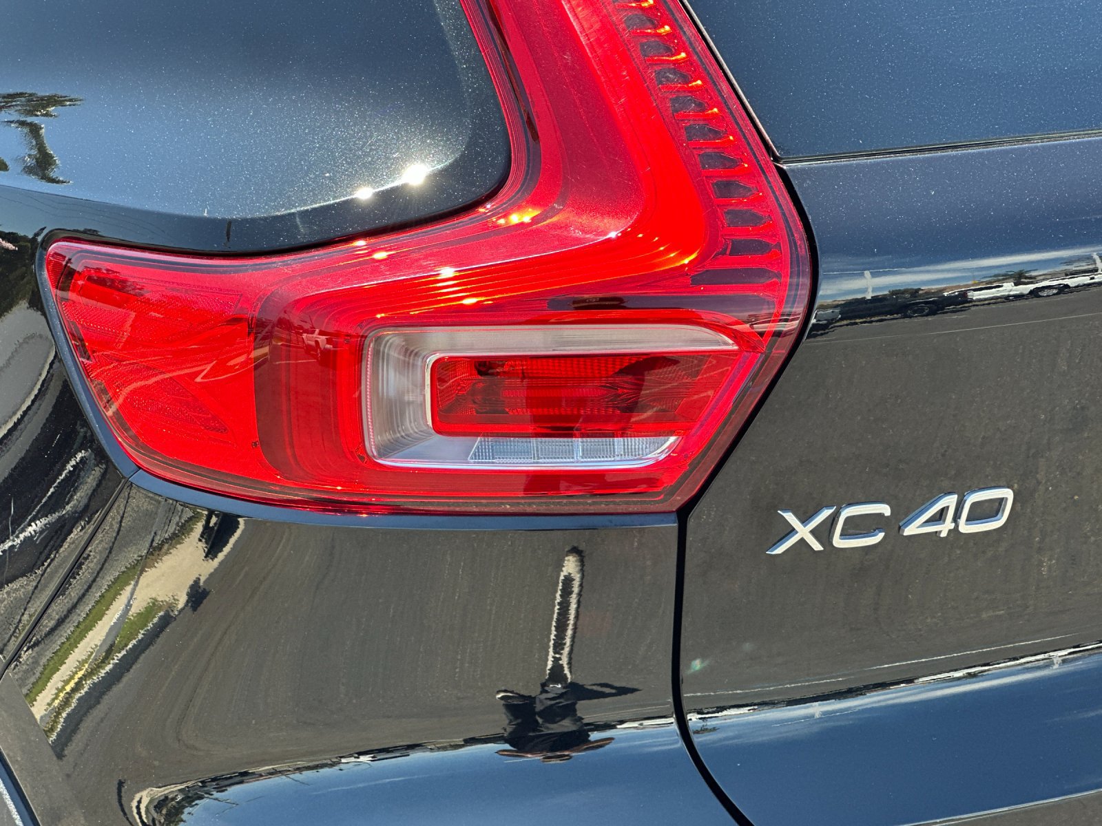 Used 2025 Volvo XC40 B5 Plus AWD/4WD image 26