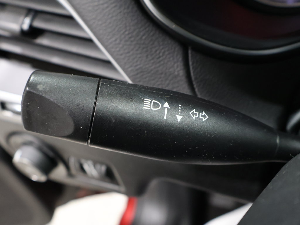 Used 2019 Jeep Cherokee Latitude Plus w/ Cold Weather Group AWD/4WD image 40
