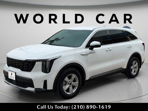 Used 2025 Kia Sorento LX FWD image 3