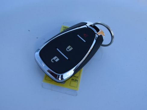 Used 2023 Chevrolet Equinox LS w/ LS Convenience Package image 28