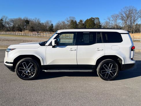 Used 2024 Lexus GX 550 w/ Accessory Package (Z1) image 8