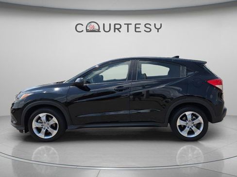 Used 2019 Honda HR-V LX image 2