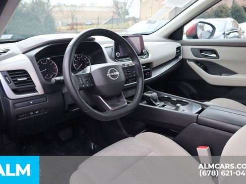 Used 2025 Nissan Rogue SV image 10