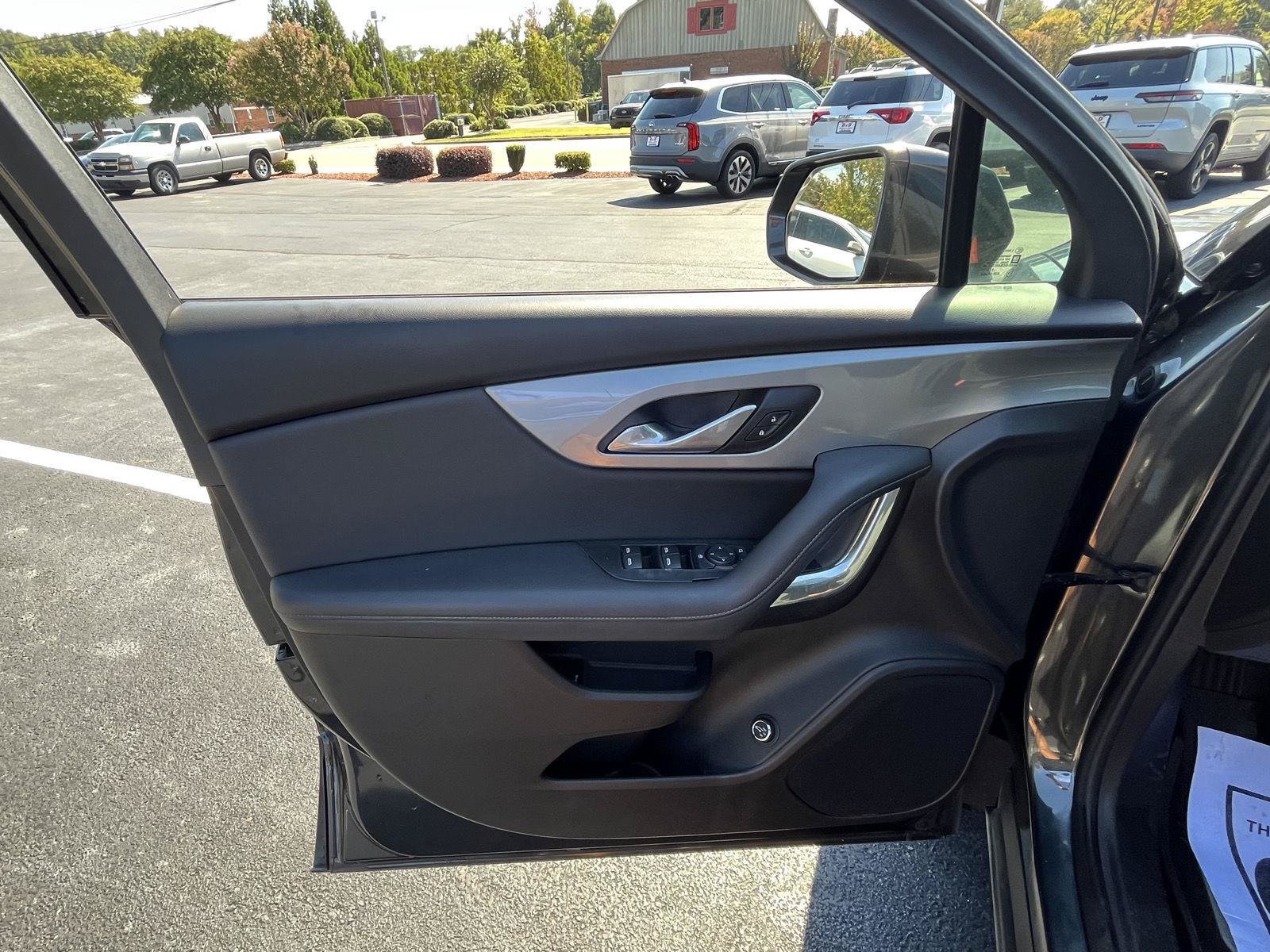 Used 2020 Chevrolet Blazer LT FWD image 30