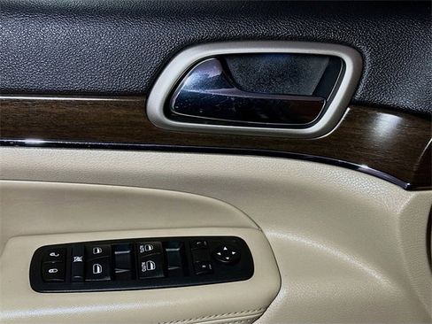 Used 2017 Jeep Grand Cherokee Limited image 11