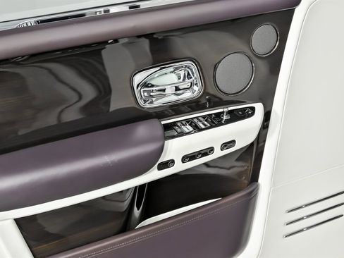 Used 2018 Rolls-Royce Phantom Sedan image 18