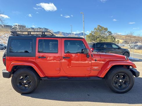 Used 2015 Jeep Wrangler Unlimited Sahara w/ Connectivity Group image 9