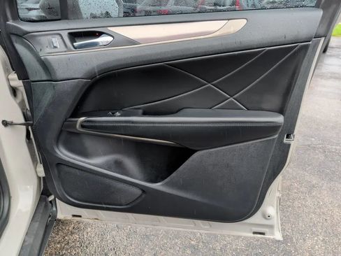 Used 2019 Lincoln MKC Select w/ Select Plus Package FWD image 21