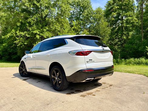 Used 2023 Buick Enclave Essence w/ Experience Buick Package AWD/4WD image 9