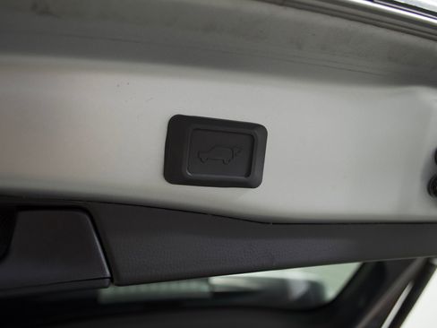 Used 2024 Toyota RAV4 XLE w/ Convenience Package image 12