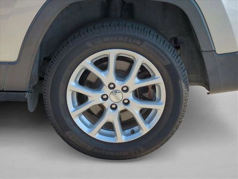 Used 2016 Jeep Cherokee Latitude w/ Comfort/Convenience Group image 21