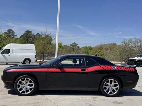 Used 2016 Dodge Challenger SXT Plus image 3